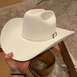 Beautiful white Resistol Queen hat